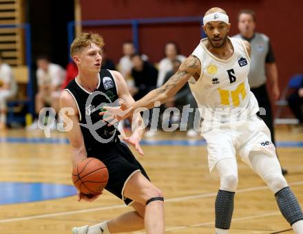 Basketball Zweite Liga 2021/2022. Grunddurchgang 10. Runde.  Woerthersee Piraten gegen Union Deutsch Wagram Alligators .  Shawn Ray (Piraten), Luis Goed (Deutsch Wagram). Klagenfurt, am 18.12.2021. 
Foto: Kuess
www.qspictures.net

---
pressefotos, pressefotografie, kuess, qs, qspictures, sport, bild, bilder, bilddatenbank