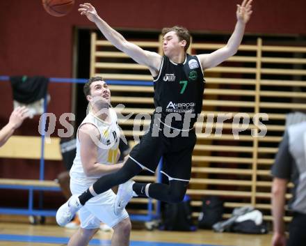 Basketball Zweite Liga 2021/2022. Grunddurchgang 10. Runde.  Woerthersee Piraten gegen Union Deutsch Wagram Alligators .  Andreas Nuck (Piraten), Jan Kvasnicka  (Deutsch Wagram). Klagenfurt, am 18.12.2021. 
Foto: Kuess
www.qspictures.net

---
pressefotos, pressefotografie, kuess, qs, qspictures, sport, bild, bilder, bilddatenbank
