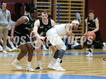 Basketball Zweite Liga 2021/2022. Grunddurchgang 10. Runde.  Woerthersee Piraten gegen Union Deutsch Wagram Alligators . Shawn Ray  (Piraten), Kingsley Fobi , Branislav Balvan (Deutsch Wagram). Klagenfurt, am 18.12.2021. 
Foto: Kuess
www.qspictures.net

---
pressefotos, pressefotografie, kuess, qs, qspictures, sport, bild, bilder, bilddatenbank