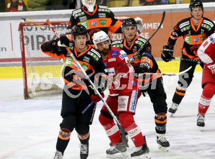 EBEL. Eishockey Bundesliga. KAC gegen	Moser Medical Graz99ers. Koch Thomas (KAC), Oberkofler Daniel  (Graz). Klagenfurt, am 19.12.2021.
Foto: Kuess
www.qspictures.net

---
pressefotos, pressefotografie, kuess, qs, qspictures, sport, bild, bilder, bilddatenbank