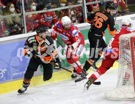 EBEL. Eishockey Bundesliga. KAC gegen	Moser Medical Graz99ers.  Strong Steven (KAC),  Oberkofler Daniel (Graz). Klagenfurt, am 19.12.2021.
Foto: Kuess
www.qspictures.net

---
pressefotos, pressefotografie, kuess, qs, qspictures, sport, bild, bilder, bilddatenbank