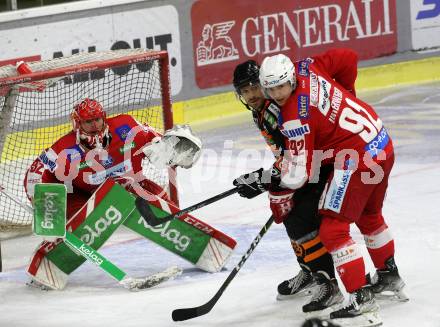 EBEL. Eishockey Bundesliga. KAC gegen	Moser Medical Graz99ers. Unterweger Clemens, Dahm Sebastian (KAC), Alagic Adis  (Graz). Klagenfurt, am 19.12.2021.
Foto: Kuess
www.qspictures.net

---
pressefotos, pressefotografie, kuess, qs, qspictures, sport, bild, bilder, bilddatenbank