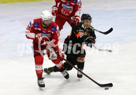 EBEL. Eishockey Bundesliga. KAC gegen	Moser Medical Graz99ers. Strong Steven (KAC),  Boivin Michael (Graz). Klagenfurt, am 19.12.2021.
Foto: Kuess
www.qspictures.net

---
pressefotos, pressefotografie, kuess, qs, qspictures, sport, bild, bilder, bilddatenbank