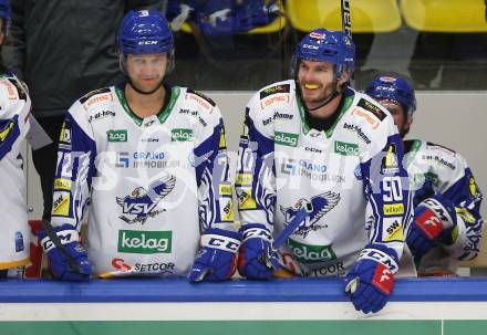 EBEL. Eishockey Bundesliga. VSV gegen Steinbach Black Wings Linz.  John Hughes, Alexander Rauchenwald (VSV). Villach, am 21.12.2021.
Foto: Kuess
www.qspictures.net
---
pressefotos, pressefotografie, kuess, qs, qspictures, sport, bild, bilder, bilddatenbank