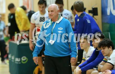 Handball. SC Ferlach gegen Baernbach/Koeflach.  Trainer Alfred Szabo (SCF). Ferlach, am 18.12.2021.
Foto: Kuess
---
pressefotos, pressefotografie, kuess, qs, qspictures, sport, bild, bilder, bilddatenbank