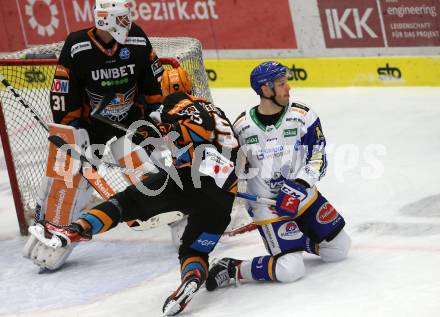 EBEL. Eishockey Bundesliga. VSV gegen Steinbach Black Wings Linz. Kevin Moderer,   (VSV), Blaz Gregorc, Jared Coreau  (Linz). Villach, am 21.12.2021.
Foto: Kuess
www.qspictures.net
---
pressefotos, pressefotografie, kuess, qs, qspictures, sport, bild, bilder, bilddatenbank