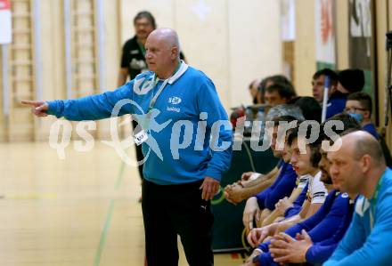 Handball. SC Ferlach gegen Baernbach/Koeflach. Trainer Alfred Szabo  (SCF). Ferlach, am 18.12.2021.
Foto: Kuess
---
pressefotos, pressefotografie, kuess, qs, qspictures, sport, bild, bilder, bilddatenbank