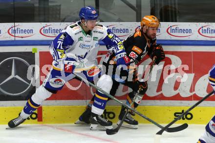 EBEL. Eishockey Bundesliga. VSV gegen Steinbach Black Wings Linz.  Felix Maxa,  (VSV), Rafael Rotter  (Linz). Villach, am 21.12.2021.
Foto: Kuess
www.qspictures.net
---
pressefotos, pressefotografie, kuess, qs, qspictures, sport, bild, bilder, bilddatenbank