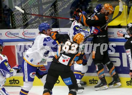 EBEL. Eishockey Bundesliga. VSV gegen Steinbach Black Wings Linz.  Philipp Lindner, Nico Brunner,  (VSV), Niklas Bretschneider, Ramon Schnetzer  (Linz). Villach, am 21.12.2021.
Foto: Kuess
www.qspictures.net
---
pressefotos, pressefotografie, kuess, qs, qspictures, sport, bild, bilder, bilddatenbank