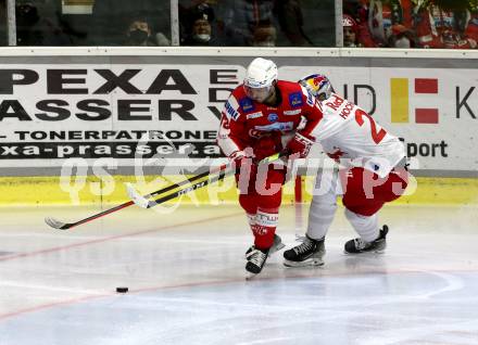 EBEL. Eishockey Bundesliga. KAC gegen	EC Red Bull Salzburg.  Wuerschl Niklas Andre (KAC), Hochkofler Peter   (Salzburg). Klagenfurt, am 21.12.2021.
Foto: Kuess
www.qspictures.net

---
pressefotos, pressefotografie, kuess, qs, qspictures, sport, bild, bilder, bilddatenbank