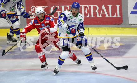 EBEL. Eishockey Bundesliga. KAC gegen	VSV. Stefan Geier, (KAC),  Derek Joslin  (VSV). Klagenfurt, am 26.12.2021.
Foto: Kuess
www.qspictures.net

---
pressefotos, pressefotografie, kuess, qs, qspictures, sport, bild, bilder, bilddatenbank