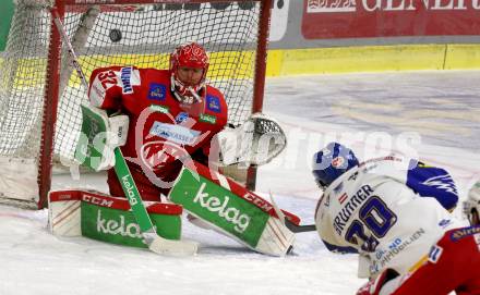 EBEL. Eishockey Bundesliga. KAC gegen	VSV. Sebastian Dahm, (KAC),   Marco Richter  (VSV). Klagenfurt, am 26.12.2021.
Foto: Kuess
www.qspictures.net

---
pressefotos, pressefotografie, kuess, qs, qspictures, sport, bild, bilder, bilddatenbank