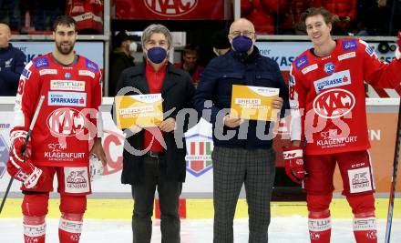 EBEL. Eishockey Bundesliga. KAC gegen	VSV. Martin Schumnig, Spielers des Abends Nicholas Eric Petersen (KAC). Klagenfurt, am 26.12.2021.
Foto: Kuess
www.qspictures.net

---
pressefotos, pressefotografie, kuess, qs, qspictures, sport, bild, bilder, bilddatenbank