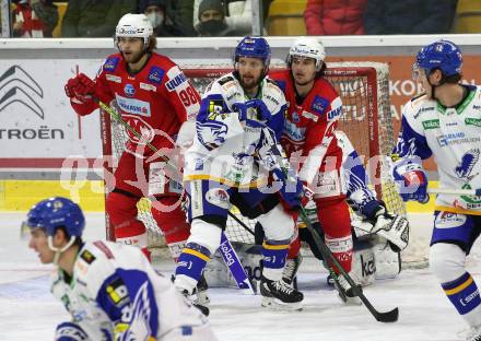 EBEL. Eishockey Bundesliga. KAC gegen	VSV. Daniel Obersteiner, Samuel Witting, (KAC),  Nico Brunner  (VSV). Klagenfurt, am 26.12.2021.
Foto: Kuess
www.qspictures.net

---
pressefotos, pressefotografie, kuess, qs, qspictures, sport, bild, bilder, bilddatenbank