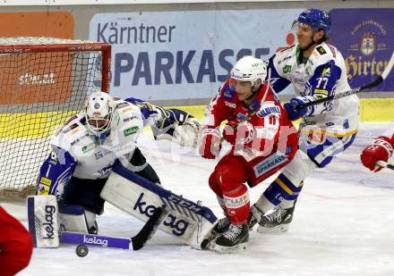 EBEL. Eishockey Bundesliga. KAC gegen	VSV. Lukas Haudum,  (KAC),   Andreas Bernard, Philipp Lindner (VSV). Klagenfurt, am 26.12.2021.
Foto: Kuess
www.qspictures.net

---
pressefotos, pressefotografie, kuess, qs, qspictures, sport, bild, bilder, bilddatenbank