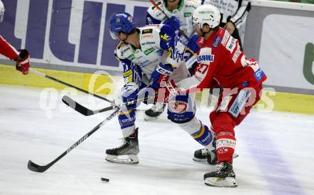 EBEL. Eishockey Bundesliga. KAC gegen	VSV. Thomas Hundertpfund,  (KAC), Scott Kosmachuk  (VSV). Klagenfurt, am 26.12.2021.
Foto: Kuess
www.qspictures.net

---
pressefotos, pressefotografie, kuess, qs, qspictures, sport, bild, bilder, bilddatenbank