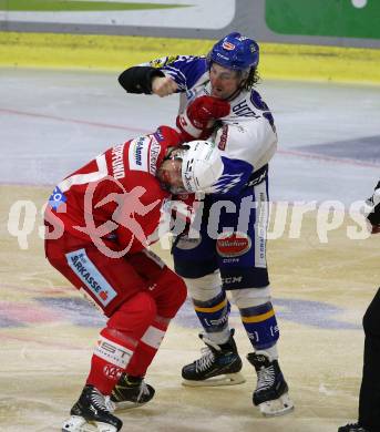 EBEL. Eishockey Bundesliga. KAC gegen	VSV. Thomas Hundertpfund,  (KAC),  Joel Broda (VSV). Klagenfurt, am 26.12.2021.
Foto: Kuess
www.qspictures.net

---
pressefotos, pressefotografie, kuess, qs, qspictures, sport, bild, bilder, bilddatenbank