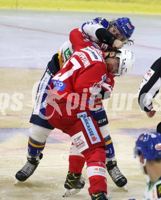 EBEL. Eishockey Bundesliga. KAC gegen	VSV. Thomas Hundertpfund,  (KAC),  Joel Broda (VSV). Klagenfurt, am 26.12.2021.
Foto: Kuess
www.qspictures.net

---
pressefotos, pressefotografie, kuess, qs, qspictures, sport, bild, bilder, bilddatenbank