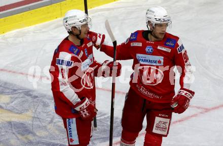 EBEL. Eishockey Bundesliga. KAC gegen	VSV. Torjubel Nicholas Eric Petersen, Matthew Fraser (KAC). Klagenfurt, am 26.12.2021.
Foto: Kuess
www.qspictures.net

---
pressefotos, pressefotografie, kuess, qs, qspictures, sport, bild, bilder, bilddatenbank