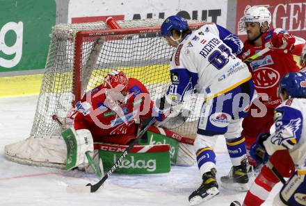 EBEL. Eishockey Bundesliga. KAC gegen	VSV. Sebastian Dahm, Thomas Vallant, (KAC), Marco Richter   (VSV). Klagenfurt, am 26.12.2021.
Foto: Kuess
www.qspictures.net

---
pressefotos, pressefotografie, kuess, qs, qspictures, sport, bild, bilder, bilddatenbank
