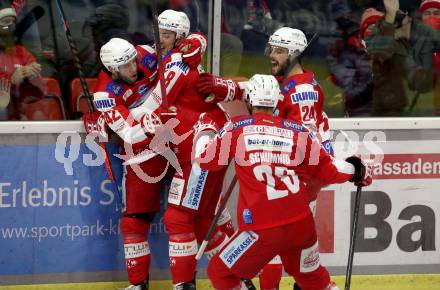 EBEL. Eishockey Bundesliga. KAC gegen	VSV. Torjubel Rok Ticar, Nicholas Erik Petersen, Martin Schumnig, Steven Strong (KAC). Klagenfurt, am 26.12.2021.
Foto: Kuess
www.qspictures.net

---
pressefotos, pressefotografie, kuess, qs, qspictures, sport, bild, bilder, bilddatenbank