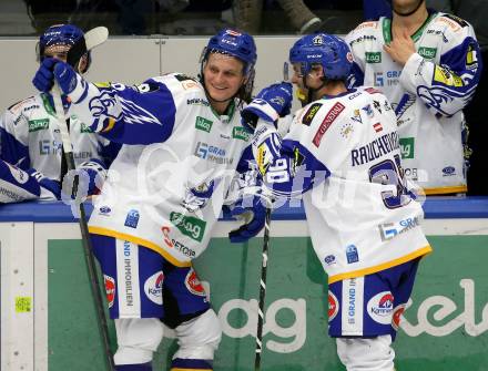 EBEL. Eishockey Bundesliga. VSV gegen HK SZ Olimpija. Anton Karlsson, Alexander Rauchenwald  (VSV). Villach, am 28.12.2021.
Foto: Kuess
www.qspictures.net
---
pressefotos, pressefotografie, kuess, qs, qspictures, sport, bild, bilder, bilddatenbank