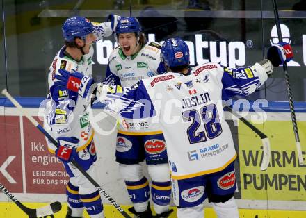 EBEL. Eishockey Bundesliga. VSV gegen HK SZ Olimpija.  Torjubel Philipp Lindner, Benjamin Lanzinger, Derek Joslin (VSV). Villach, am 28.12.2021.
Foto: Kuess
www.qspictures.net
---
pressefotos, pressefotografie, kuess, qs, qspictures, sport, bild, bilder, bilddatenbank