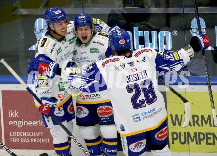 EBEL. Eishockey Bundesliga. VSV gegen HK SZ Olimpija.  Torjubel Philipp Lindner, Benjamin Lanzinger, Derek Joslin (VSV). Villach, am 28.12.2021.
Foto: Kuess
www.qspictures.net
---
pressefotos, pressefotografie, kuess, qs, qspictures, sport, bild, bilder, bilddatenbank