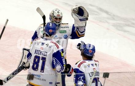 EBEL. Eishockey Bundesliga. VSV gegen HK SZ Olimpija.  Jubel Andreas Bernard, Marco Richter, Philipp Lindner (VSV). Villach, am 28.12.2021.
Foto: Kuess
www.qspictures.net
---
pressefotos, pressefotografie, kuess, qs, qspictures, sport, bild, bilder, bilddatenbank