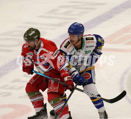 EBEL. Eishockey Bundesliga. VSV gegen HCB Suedtirol Alperia. John Hughes,   (VSV), Michael Halmo  (Bozen). Villach, am 30.12.2021.
Foto: Kuess
www.qspictures.net
---
pressefotos, pressefotografie, kuess, qs, qspictures, sport, bild, bilder, bilddatenbank