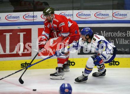 EBEL. Eishockey Bundesliga. VSV gegen HCB Suedtirol Alperia.  Joel Broda,  (VSV),  Marco Insam (Bozen). Villach, am 30.12.2021.
Foto: Kuess
www.qspictures.net
---
pressefotos, pressefotografie, kuess, qs, qspictures, sport, bild, bilder, bilddatenbank