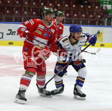 EBEL. Eishockey Bundesliga. VSV gegen HCB Suedtirol Alperia.  John Hughes,  (VSV), James Dehaas  (Bozen). Villach, am 30.12.2021.
Foto: Kuess
www.qspictures.net
---
pressefotos, pressefotografie, kuess, qs, qspictures, sport, bild, bilder, bilddatenbank