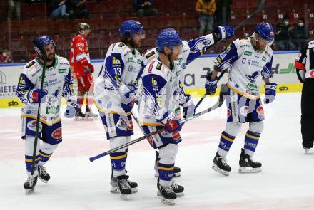 EBEL. Eishockey Bundesliga. VSV gegen HCB Suedtirol Alperia. Torjubel Travis Oleksuk, Chris Collins, John Hughes, Jamie Fraser  (VSV). Villach, am 30.12.2021.
Foto: Kuess
www.qspictures.net
---
pressefotos, pressefotografie, kuess, qs, qspictures, sport, bild, bilder, bilddatenbank