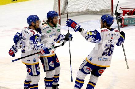 EBEL. Eishockey Bundesliga. VSV gegen HCB Suedtirol Alperia.  Torjubel Chris Collins, John Hughes, Derek Joslin (VSV). Villach, am 30.12.2021.
Foto: Kuess
www.qspictures.net
---
pressefotos, pressefotografie, kuess, qs, qspictures, sport, bild, bilder, bilddatenbank