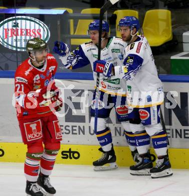EBEL. Eishockey Bundesliga. VSV gegen HCB Suedtirol Alperia. Torjubel Benjamin Lanzinger, Sebastian Zauner  (VSV). Villach, am 30.12.2021.
Foto: Kuess
www.qspictures.net
---
pressefotos, pressefotografie, kuess, qs, qspictures, sport, bild, bilder, bilddatenbank