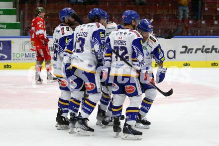 EBEL. Eishockey Bundesliga. VSV gegen HCB Suedtirol Alperia.  Torjubel Travis Oleksuk, Chris Collins, John Hughes, Jamie Fraser (VSV). Villach, am 30.12.2021.
Foto: Kuess
www.qspictures.net
---
pressefotos, pressefotografie, kuess, qs, qspictures, sport, bild, bilder, bilddatenbank
