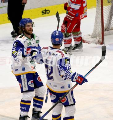 EBEL. Eishockey Bundesliga. VSV gegen HCB Suedtirol Alperia.  Torjubel Chris Collins, John Hughes (VSV). Villach, am 30.12.2021.
Foto: Kuess
www.qspictures.net
---
pressefotos, pressefotografie, kuess, qs, qspictures, sport, bild, bilder, bilddatenbank