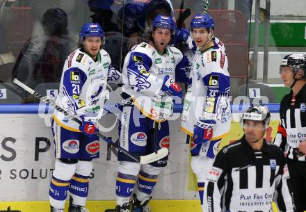 EBEL. Eishockey Bundesliga. VSV gegen KAC.  Torjubel Joel Broda, Felix Maxa, Yannic Pilloni (VSV). Villach, am 4.1.2022.
Foto: Kuess
www.qspictures.net
---
pressefotos, pressefotografie, kuess, qs, qspictures, sport, bild, bilder, bilddatenbank