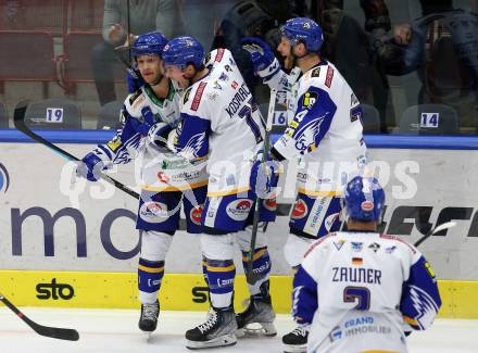 EBEL. Eishockey Bundesliga. VSV gegen KAC.  Torjubel John Hughes, Scott Kosmachuk, Kevin Moderer, Sebastian Zauner (VSV). Villach, am 4.1.2022.
Foto: Kuess
www.qspictures.net
---
pressefotos, pressefotografie, kuess, qs, qspictures, sport, bild, bilder, bilddatenbank