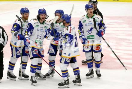 EBEL. Eishockey Bundesliga. VSV gegen KAC. Torjubel Maximilian Rebernig, Yannic Pilloni, Felix Maxa, Jamie Fraser, Nico Brunner  (VSV). Villach, am 4.1.2022.
Foto: Kuess
www.qspictures.net
---
pressefotos, pressefotografie, kuess, qs, qspictures, sport, bild, bilder, bilddatenbank