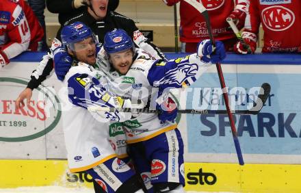 EBEL. Eishockey Bundesliga. VSV gegen KAC. Torjubel Renars Krastenbergs, Derek Joslin  (VSV). Villach, am 4.1.2022.
Foto: Kuess
www.qspictures.net
---
pressefotos, pressefotografie, kuess, qs, qspictures, sport, bild, bilder, bilddatenbank