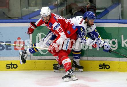 EBEL. Eishockey Bundesliga. VSV gegen KAC.  Travis Oleksuk, (VSV),   Thomas Vallant  (KAC). Villach, am 4.1.2022.
Foto: Kuess
www.qspictures.net
---
pressefotos, pressefotografie, kuess, qs, qspictures, sport, bild, bilder, bilddatenbank