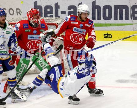 EBEL. Eishockey Bundesliga. VSV gegen KAC.  Scott Kosmachuk, Kele Steffler, (VSV),  Sebastian Dahm  (KAC). Villach, am 4.1.2022.
Foto: Kuess
www.qspictures.net
---
pressefotos, pressefotografie, kuess, qs, qspictures, sport, bild, bilder, bilddatenbank