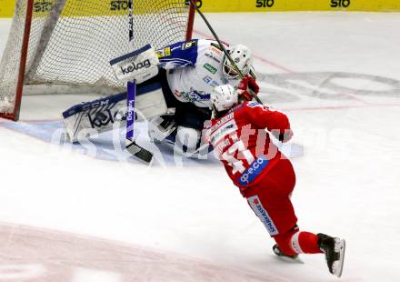 EBEL. Eishockey Bundesliga. VSV gegen KAC.  Andreas Bernard,  (VSV),   Marcel Witting (KAC). Villach, am 4.1.2022.
Foto: Kuess
www.qspictures.net
---
pressefotos, pressefotografie, kuess, qs, qspictures, sport, bild, bilder, bilddatenbank