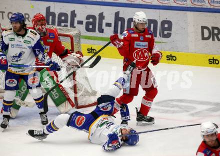 EBEL. Eishockey Bundesliga. VSV gegen KAC. Scott Kosmachuk, Chris Collins,    (VSV), Kele Steffler, Sebastian Dahm  (KAC). Villach, am 4.1.2022.
Foto: Kuess
www.qspictures.net
---
pressefotos, pressefotografie, kuess, qs, qspictures, sport, bild, bilder, bilddatenbank