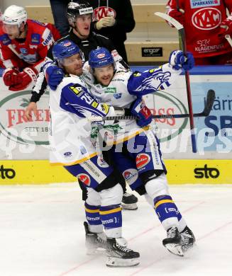EBEL. Eishockey Bundesliga. VSV gegen KAC. Torjubel Derek Joslin, Renars Krastenbergs  (VSV). Villach, am 4.1.2022.
Foto: Kuess
www.qspictures.net
---
pressefotos, pressefotografie, kuess, qs, qspictures, sport, bild, bilder, bilddatenbank