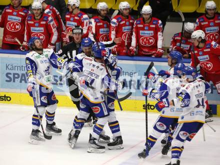EBEL. Eishockey Bundesliga. VSV gegen KAC.  Torjubel Renars Krastenbergs, Derek Joslin, Chris Collins, Scott Kosmachuk (VSV). Villach, am 4.1.2022.
Foto: Kuess
www.qspictures.net
---
pressefotos, pressefotografie, kuess, qs, qspictures, sport, bild, bilder, bilddatenbank