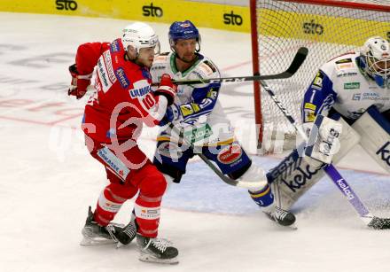 EBEL. Eishockey Bundesliga. VSV gegen KAC. Nico Brunner,  (VSV), Thomas Vallant   (KAC). Villach, am 4.1.2022.
Foto: Kuess
www.qspictures.net
---
pressefotos, pressefotografie, kuess, qs, qspictures, sport, bild, bilder, bilddatenbank