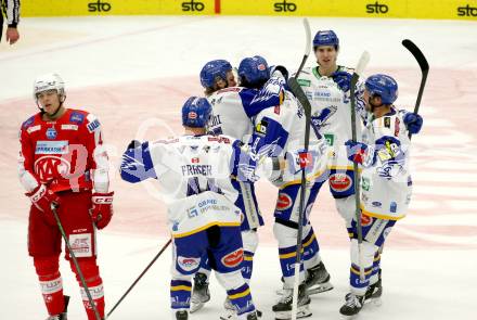 EBEL. Eishockey Bundesliga. VSV gegen KAC.  Torjubel Maximilian Rebernig, Yannic Pilloni, Felix Maxa, Jamie Fraser, Nico Brunner (VSV). Villach, am 4.1.2022.
Foto: Kuess
www.qspictures.net
---
pressefotos, pressefotografie, kuess, qs, qspictures, sport, bild, bilder, bilddatenbank