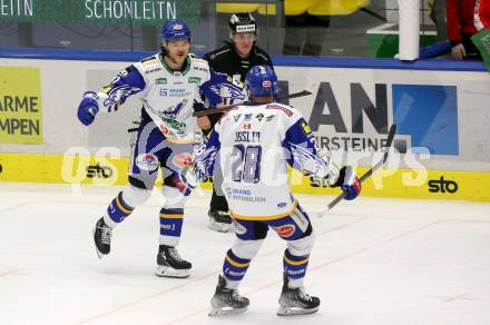 EBEL. Eishockey Bundesliga. VSV gegen KAC.  Torjubel Renars Krastenbergs, Derek Joslin (VSV). Villach, am 4.1.2022.
Foto: Kuess
www.qspictures.net
---
pressefotos, pressefotografie, kuess, qs, qspictures, sport, bild, bilder, bilddatenbank